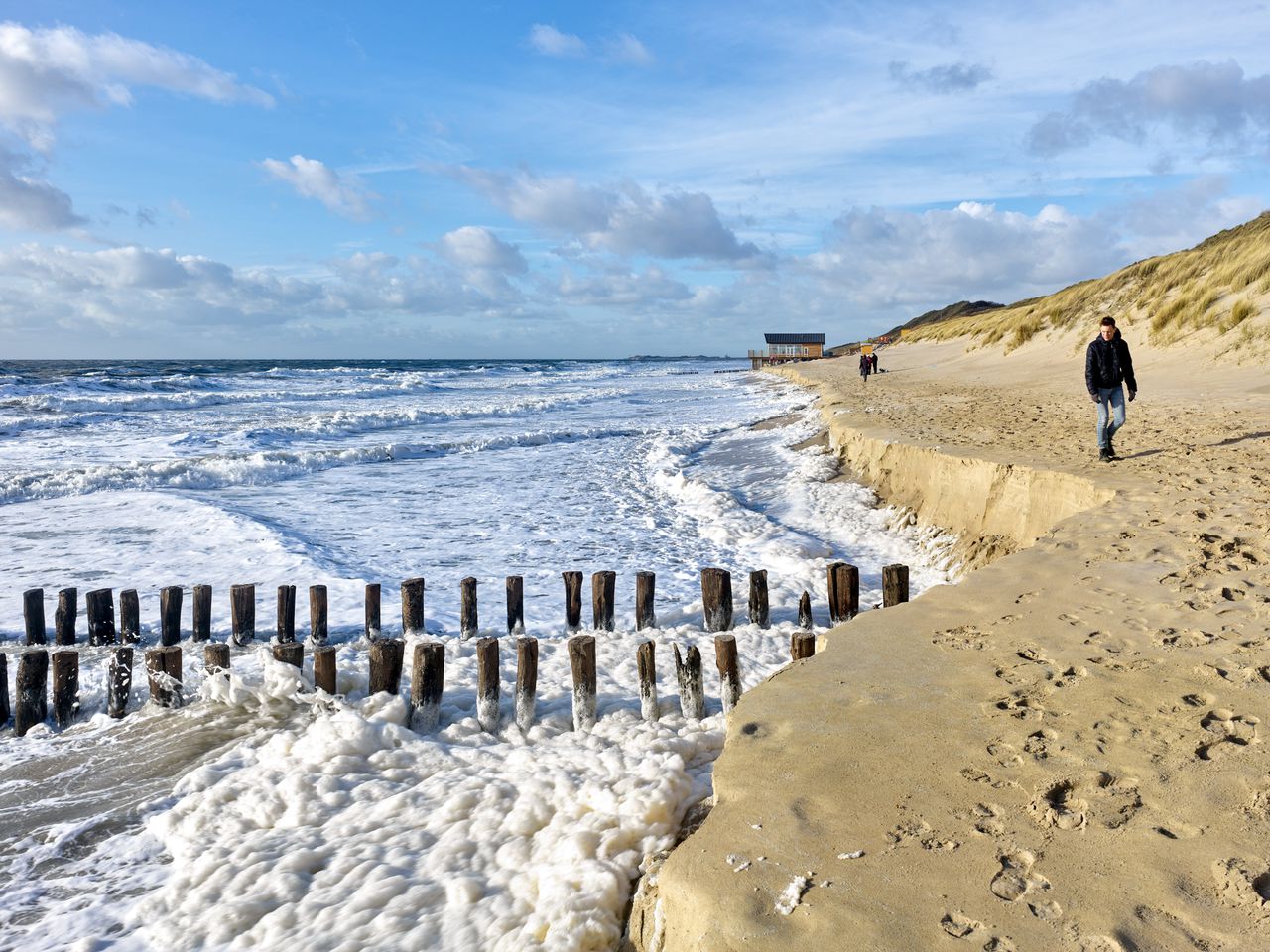 Storm Ciara hield vorige maand flink huis aan de Nederlandse kust, zoals hier bij Vlissingen, waar grote delen strand werden weggevaagd.
