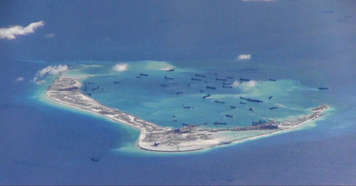 Amerikaans oorlogsschip vaart langs omstreden Chinees rif - NRC - NRC