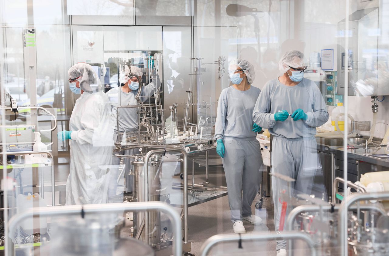 Werk aan het Biontech/Pfizer-vaccin bij Allergopharma in Reinbek, Duitsland