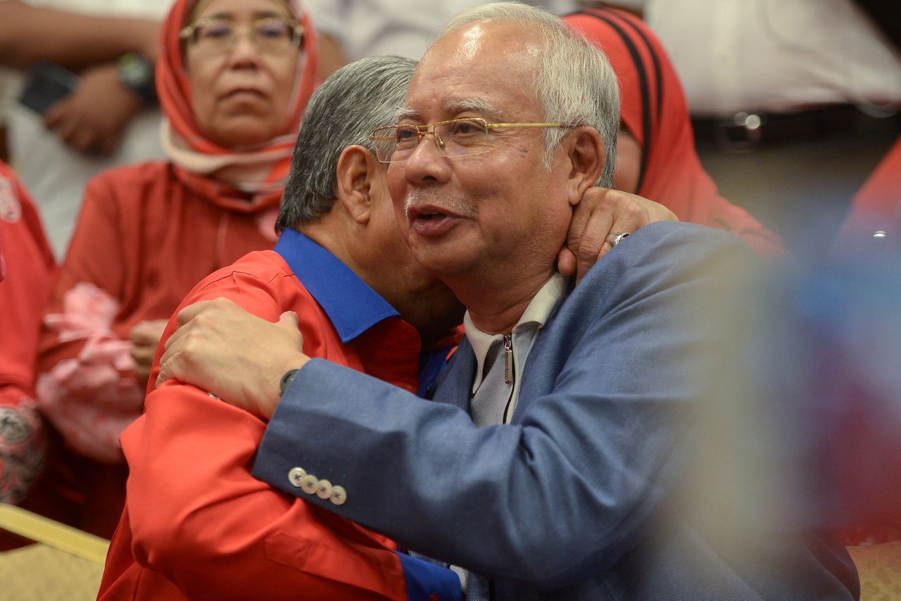 Najib Razak tijdens een persconferentie.