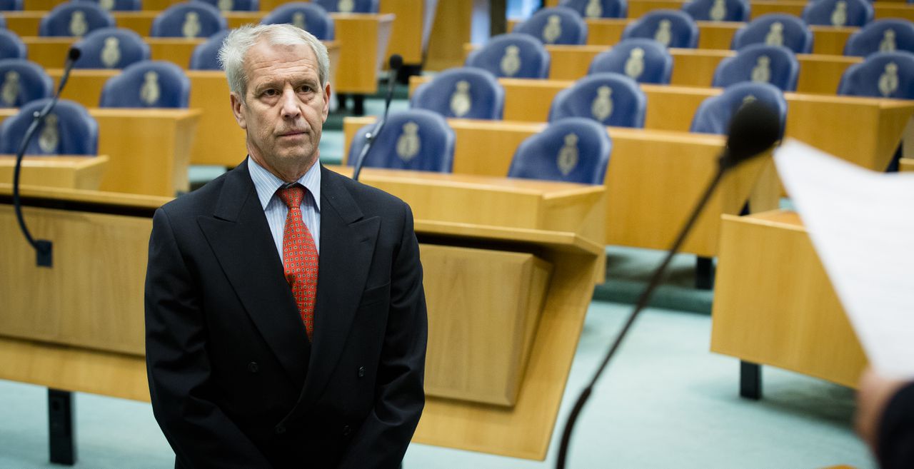 Johan Houwers vanmiddag tijdens zijn beëdiging in een vrijwel lege plenaire zaal van de Tweede Kamer.