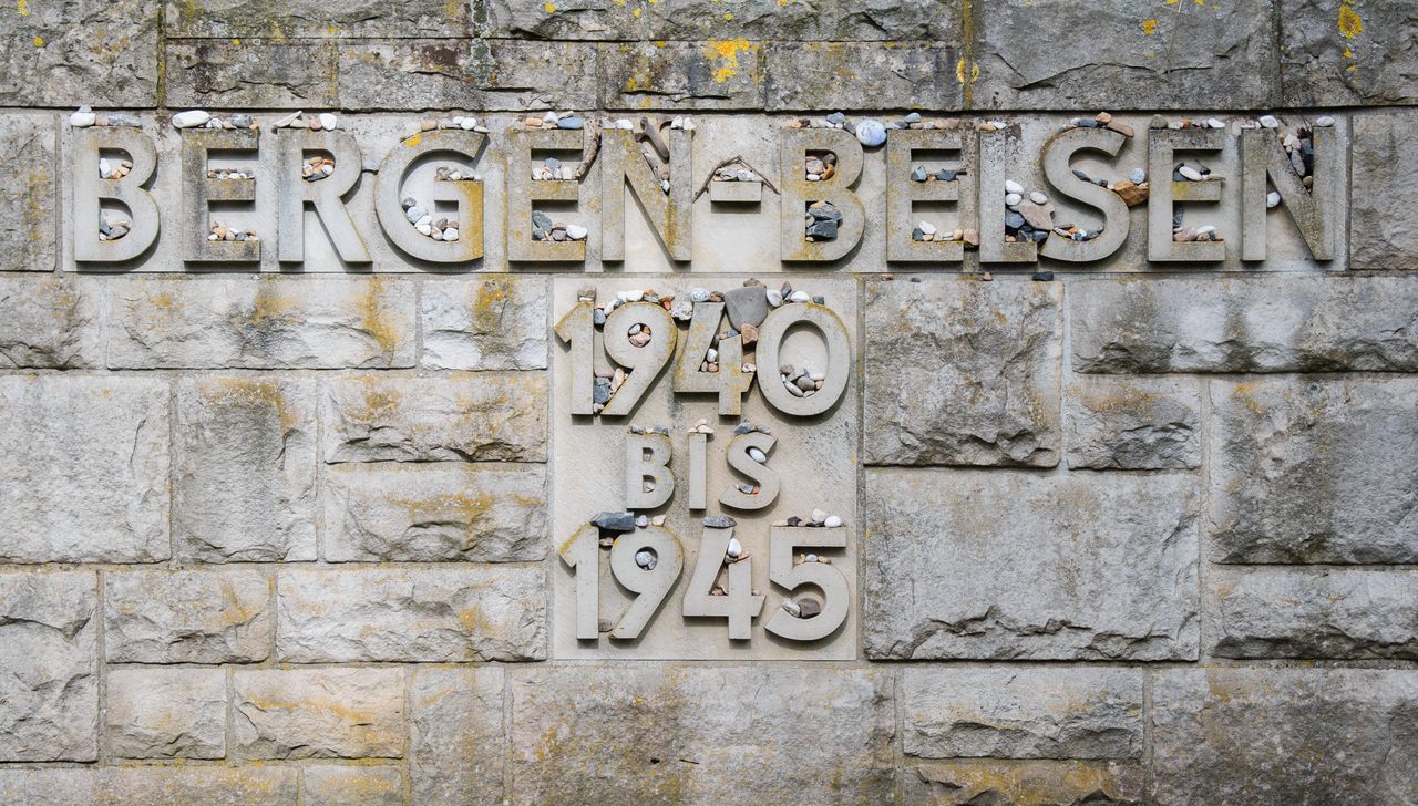 Monument bij het concentratiekamp Bergen-Belsen.