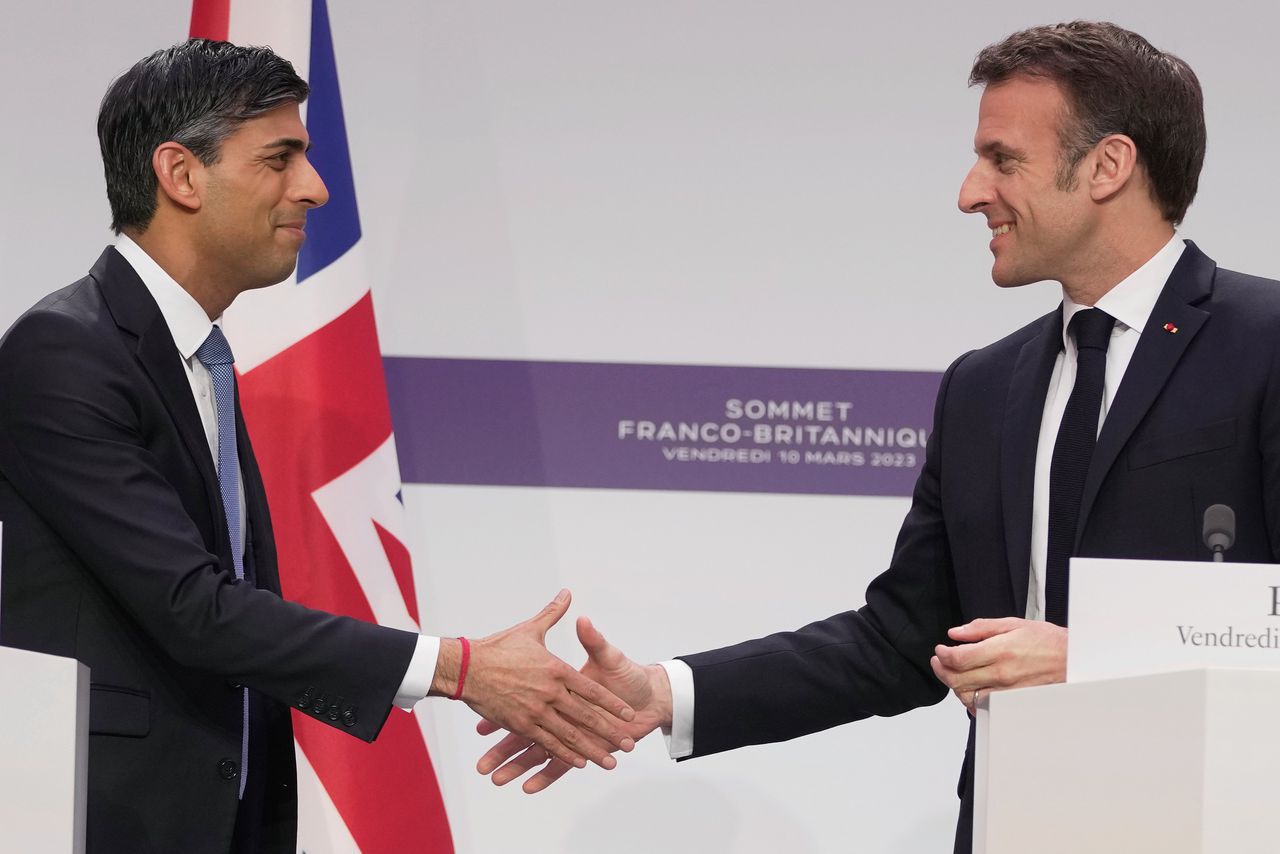 Verenigd Koninkrijk en Frankrijk sluiten nieuw akkoord over onder meer migratie 