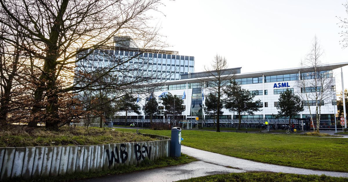 ASML investeert in fietspaden en busstation voor groei rondom Eindhoven