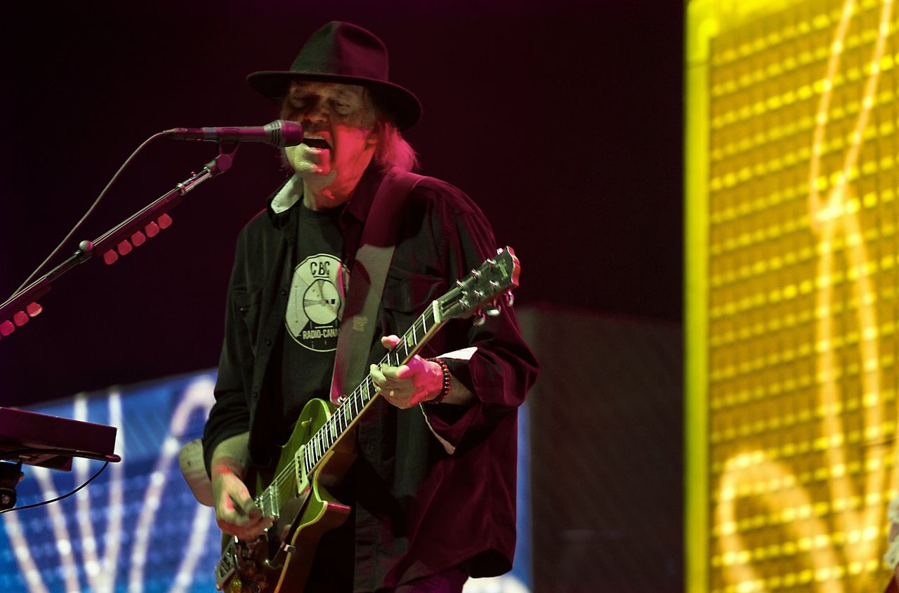 Neil Young loutert in zijn zoektocht naar nieuwe interpretaties 