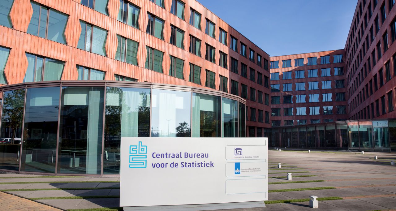 1.829 Nederlanders beëindigden in 2018 zelf hun leven, blijkt uit nieuwe cijfers voor het Centraal Bureau voor de Statistiek.
