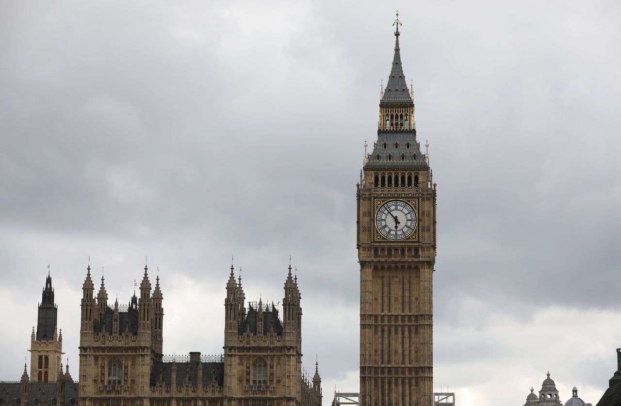 De bovenkant van het Britse parlementsgebouw in Londen.