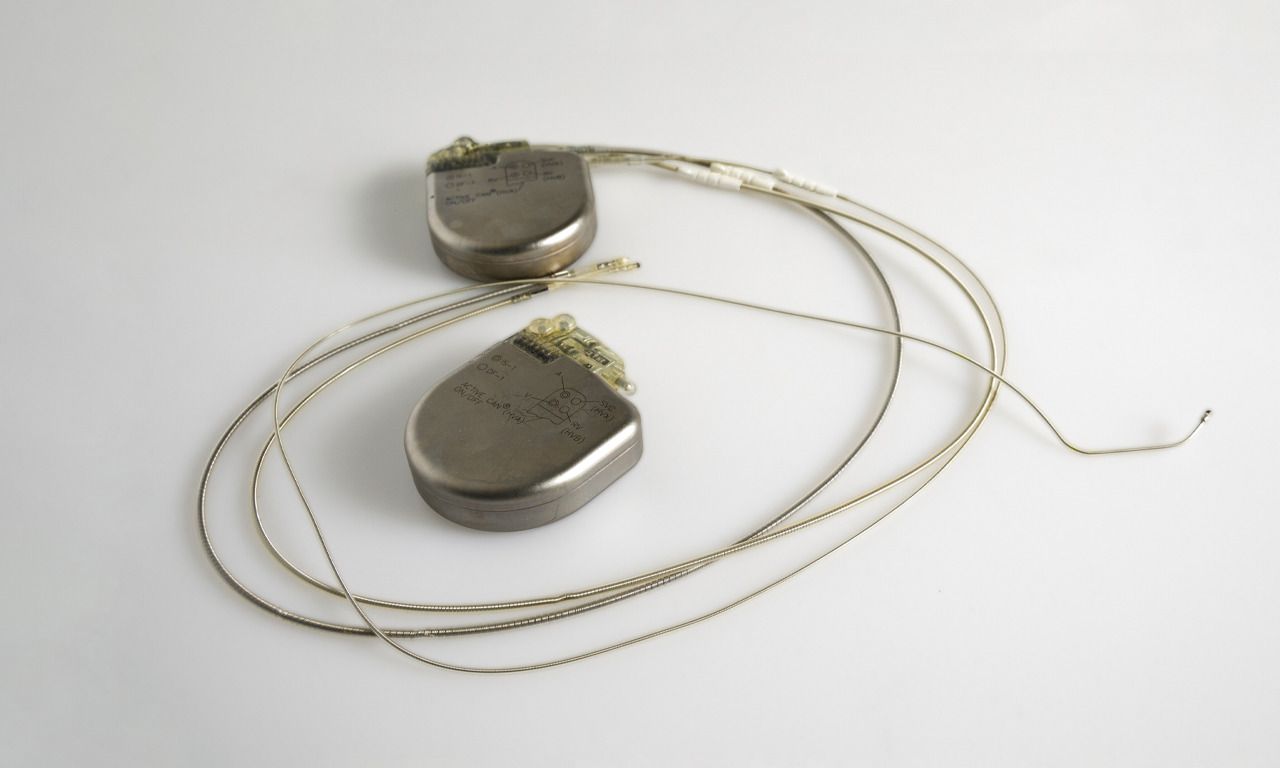 Een voorbeeld van een ICD, een hartapparaat dat met elektrische schokjes het hartritme stabiliseert. Ze worden steeds vaker geïmplanteerd.