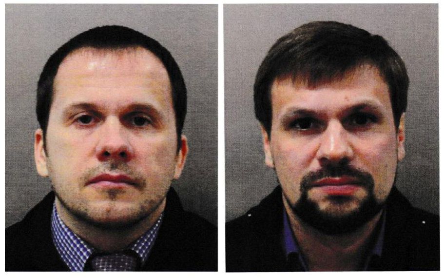 Skripal-verdachten Aleksandr Misjkin, alias Aleksandr Petrov, (links) en Anatoli Tsjepiga, alias Roeslan Bosjirov.