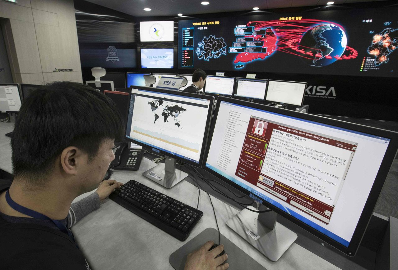 Zuid-Koreaanse beveiligingsexperts onderzoeken de verspreiding van de gijzelsoftware WannaCry.