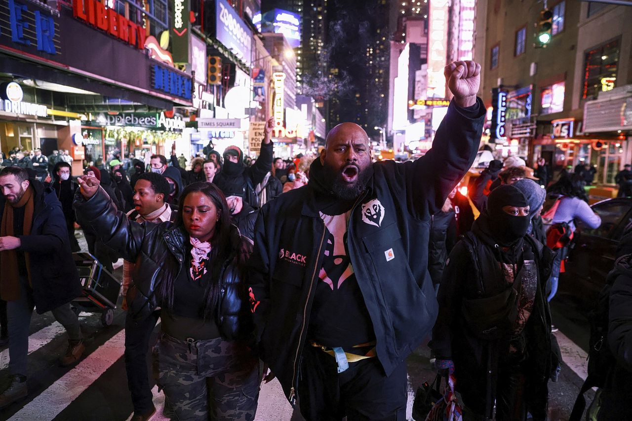 Amerika gaat massaal de straat op tegen politiegeweld tegen zwarte Amerikanen 