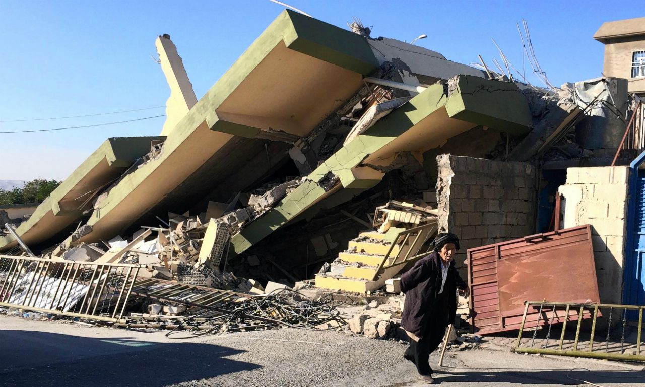 Meer dan 300 doden bij aardbeving grensgebied Iran-Irak 
