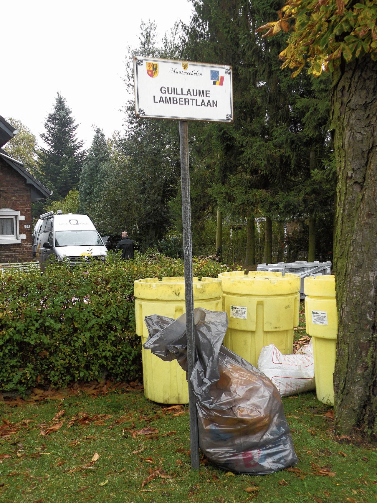 Dumping in Maasmechelen. Dit jaar werd in België 44 keer drugsafval gevonden, bijna twee keer zo vaak als vorig jaar. Foto Pino Misuraca / Belga