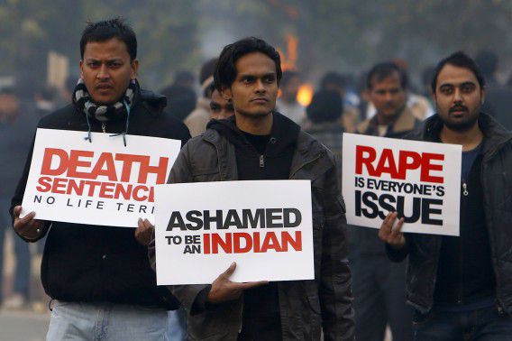 Indiase demonstranten protesteren tegen het gebrek aan veiligheid voor vrouwen in New Delhi. Foto AFP / Tengku Bahar