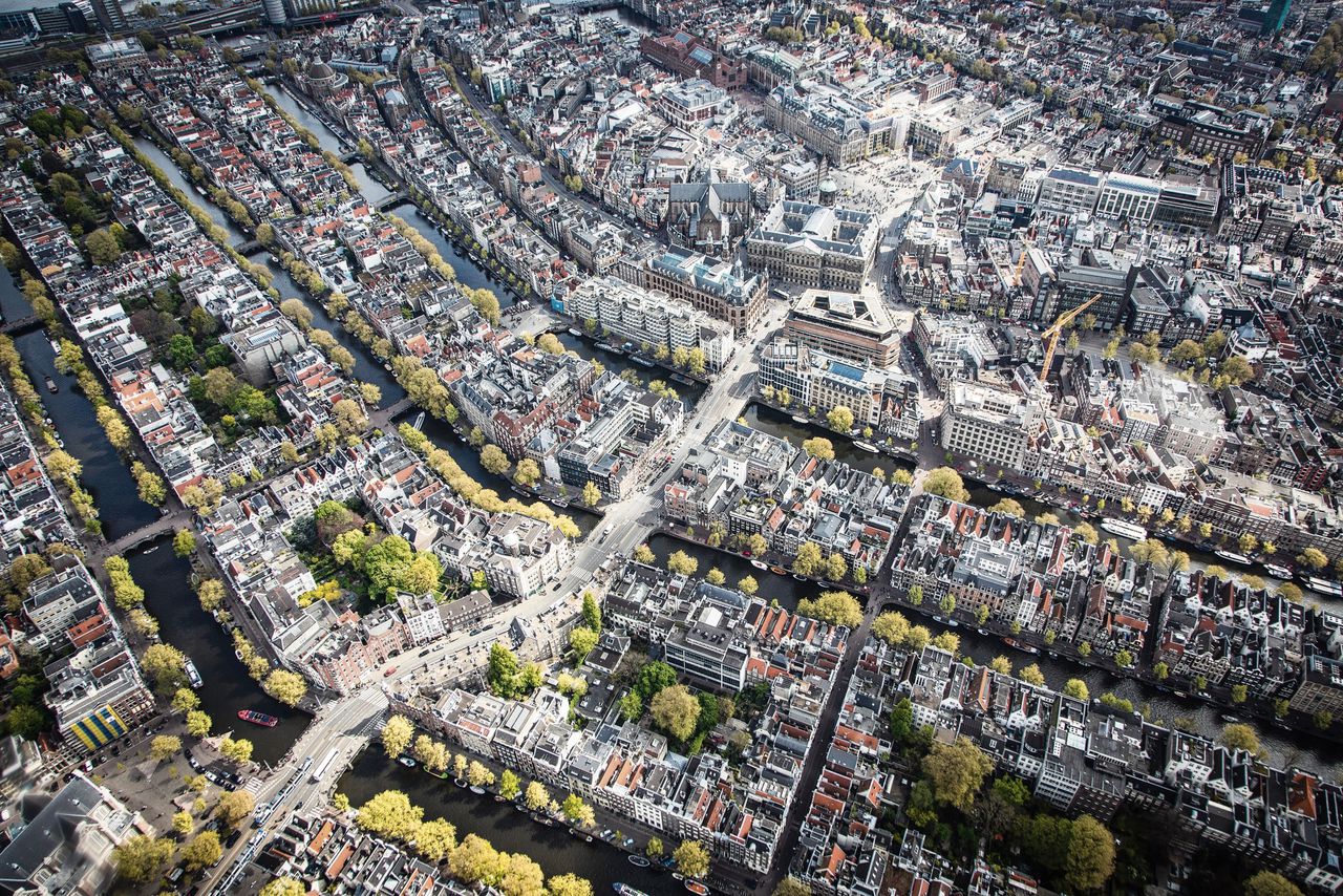In het centrum van Amsterdam zijn D66, GroenLinks en de VVD de drie grootste partijen.