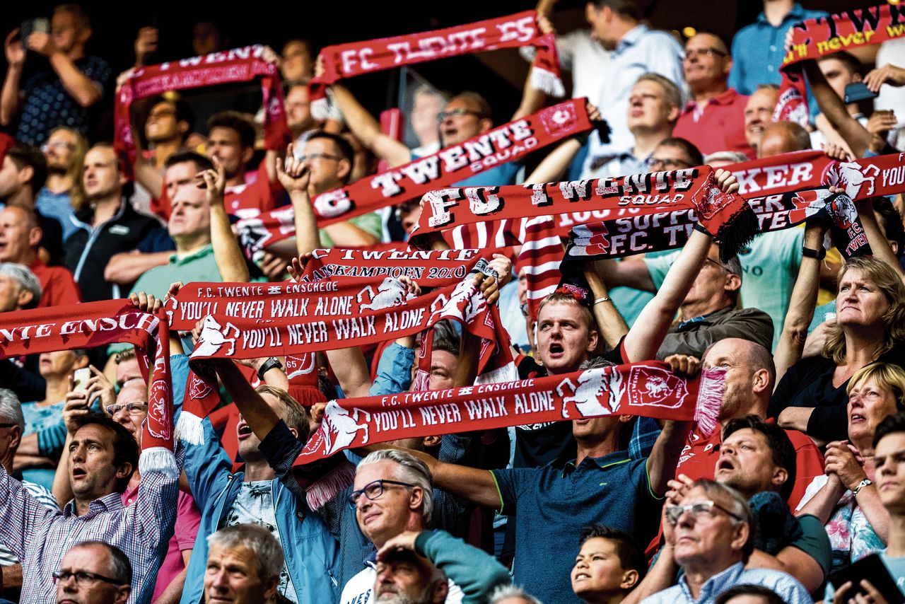 De wethouder zat een jaar in de supportersbus van FC Twente 