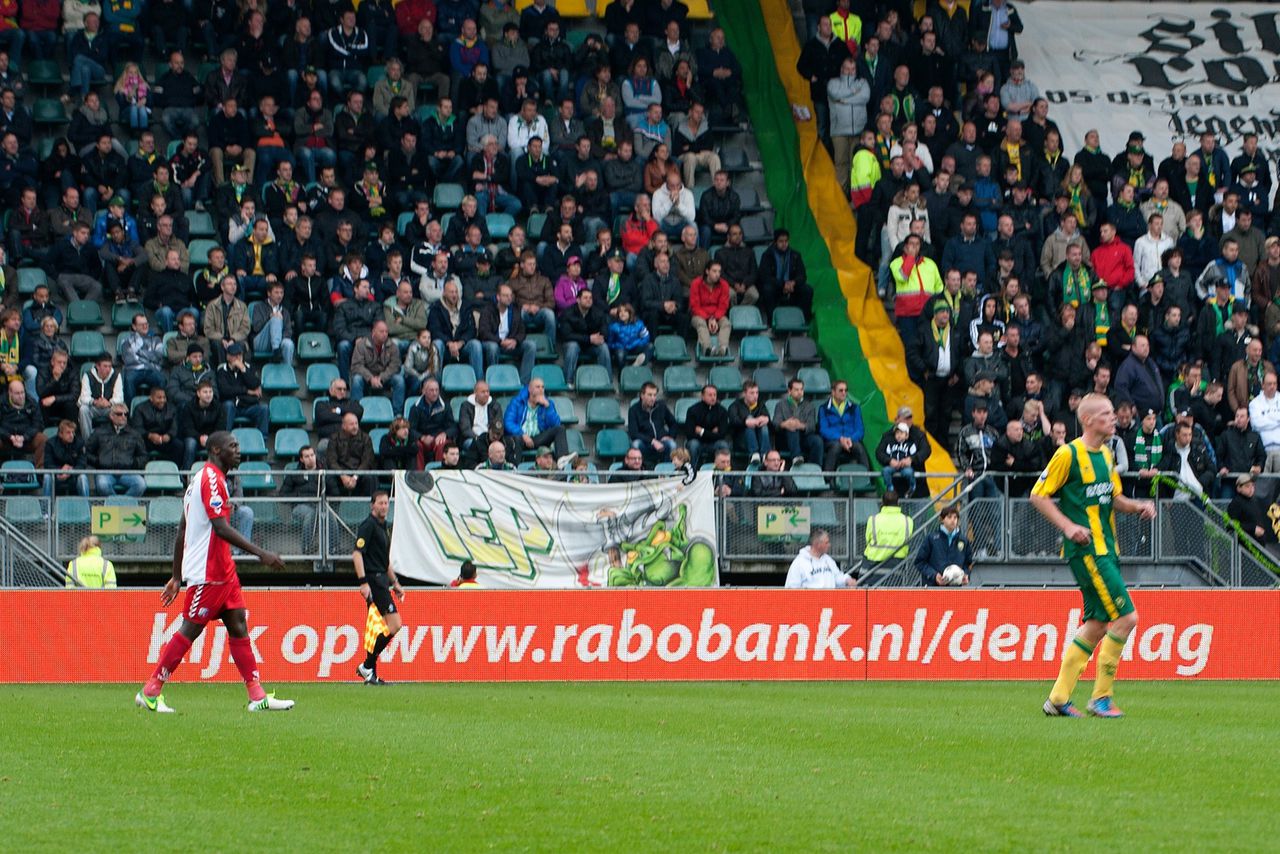 Rabobank is zeer actief als sponsor in het betaalde voetbal, waaronder bij ADO Den Haag.