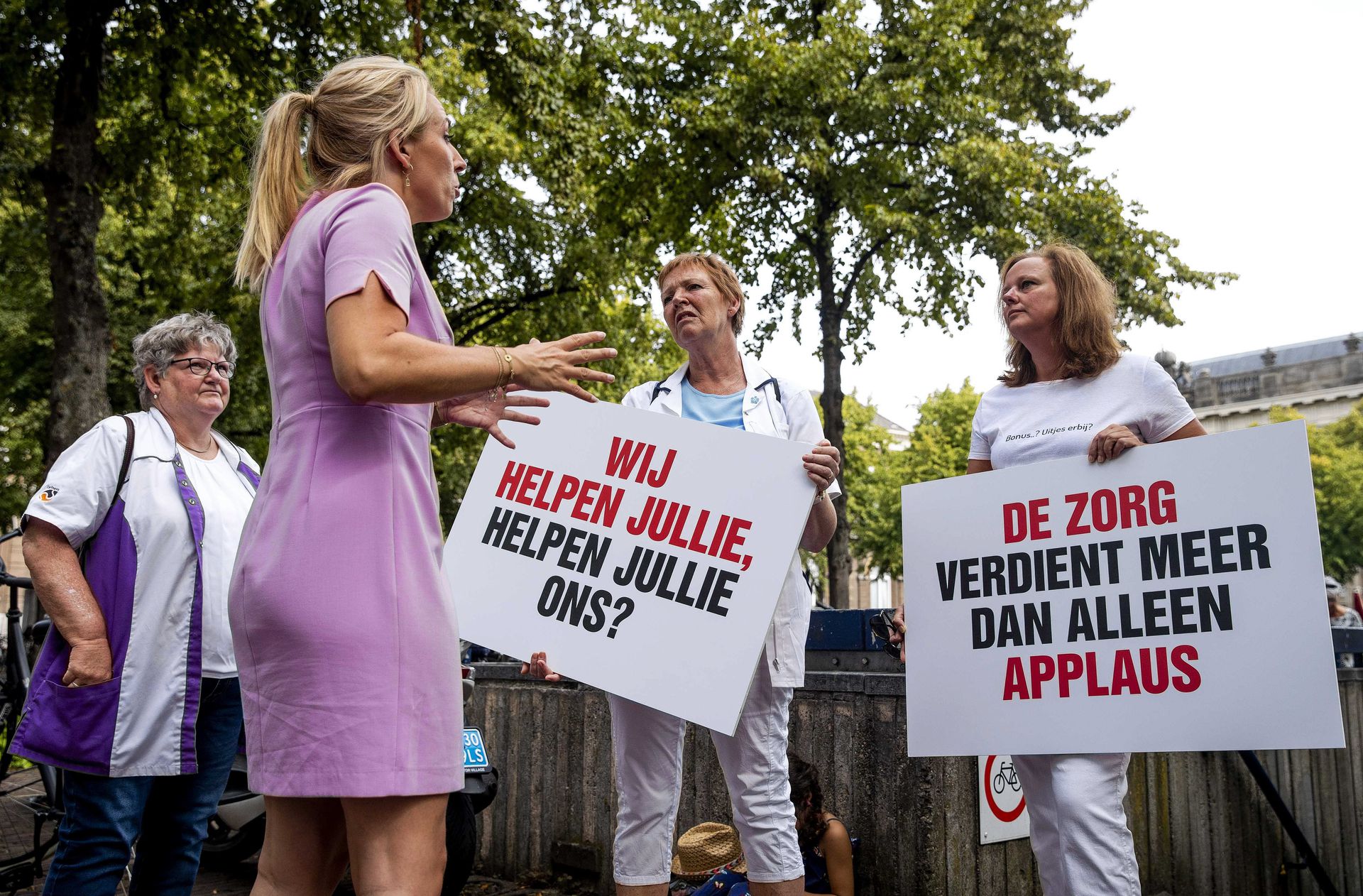 trekt geld uit voor bonus en belastingverlaging NRC