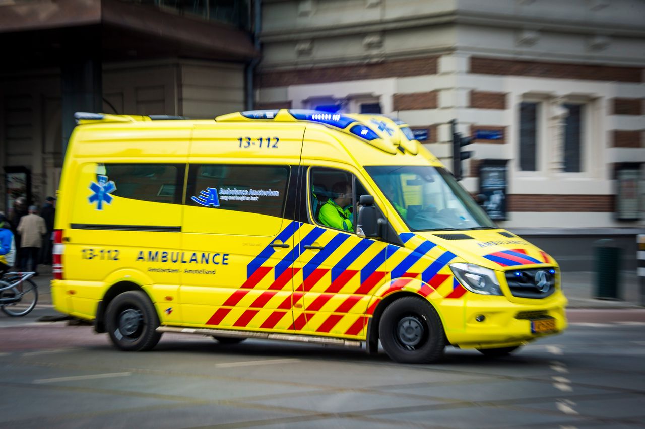 15-jarige jongen zwaargewond na joyride door Amsterdam 