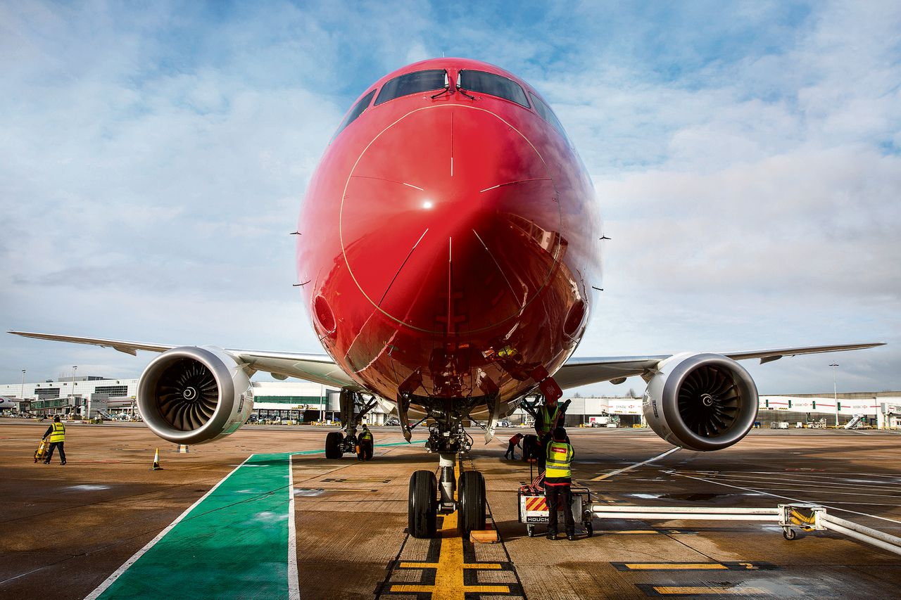 De Noorse budgetmaatschappij Norwegian heeft 120 vliegtuigen, 150 bestemmingen en 6.000 werknemers. In 2016 vervoerde de maatschappij circa 30 miljoen passagiers, evenveel als KLM.