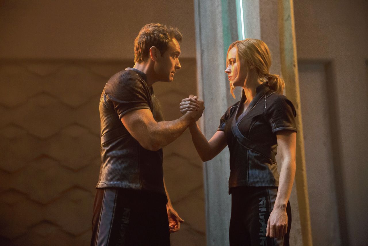„Emoties zijn gevaarlijk.” Jude Law en Brie Larson in ‘Captain Marvel’.