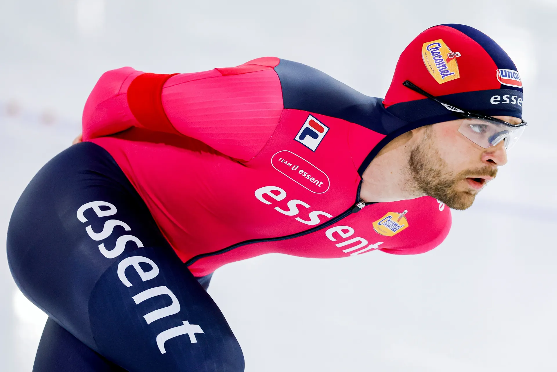 Revolutie in het schaatsen: van ‘handje los’ naar ‘armpjes op de rug’ - NRC