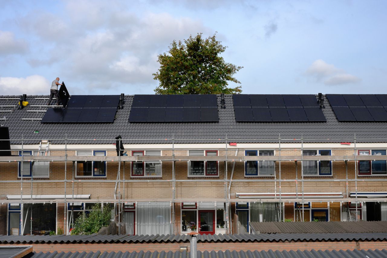 Veel daken in Ermelo-West zijn al voorzien van zonnepanelen.