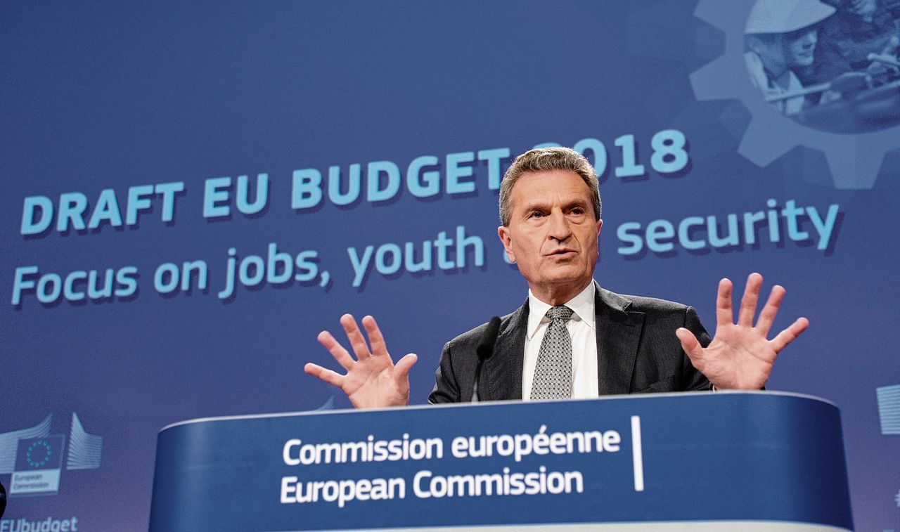 Eurocommissaris Günther Oettinger bij de presentatie van de EU-begroting.