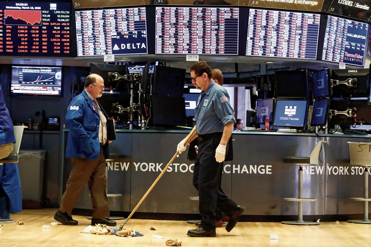 De beursvloer van de New York Stock Exchange. Woensdag werd de aandelenhandel op Wall Street voor de vierde keer in twee weken onderbroken, een griezelige ervaring.