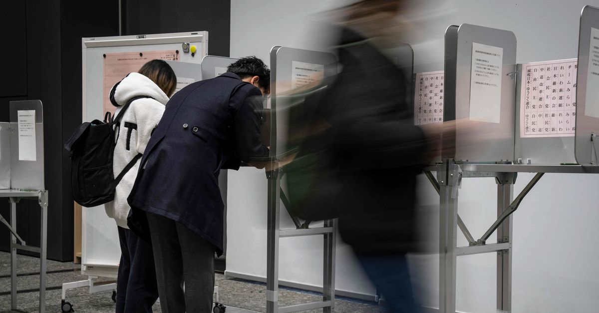Tijdens winterse verkiezingen bezorgt Japanse kiezer de regerende LDP een verpletterende zege