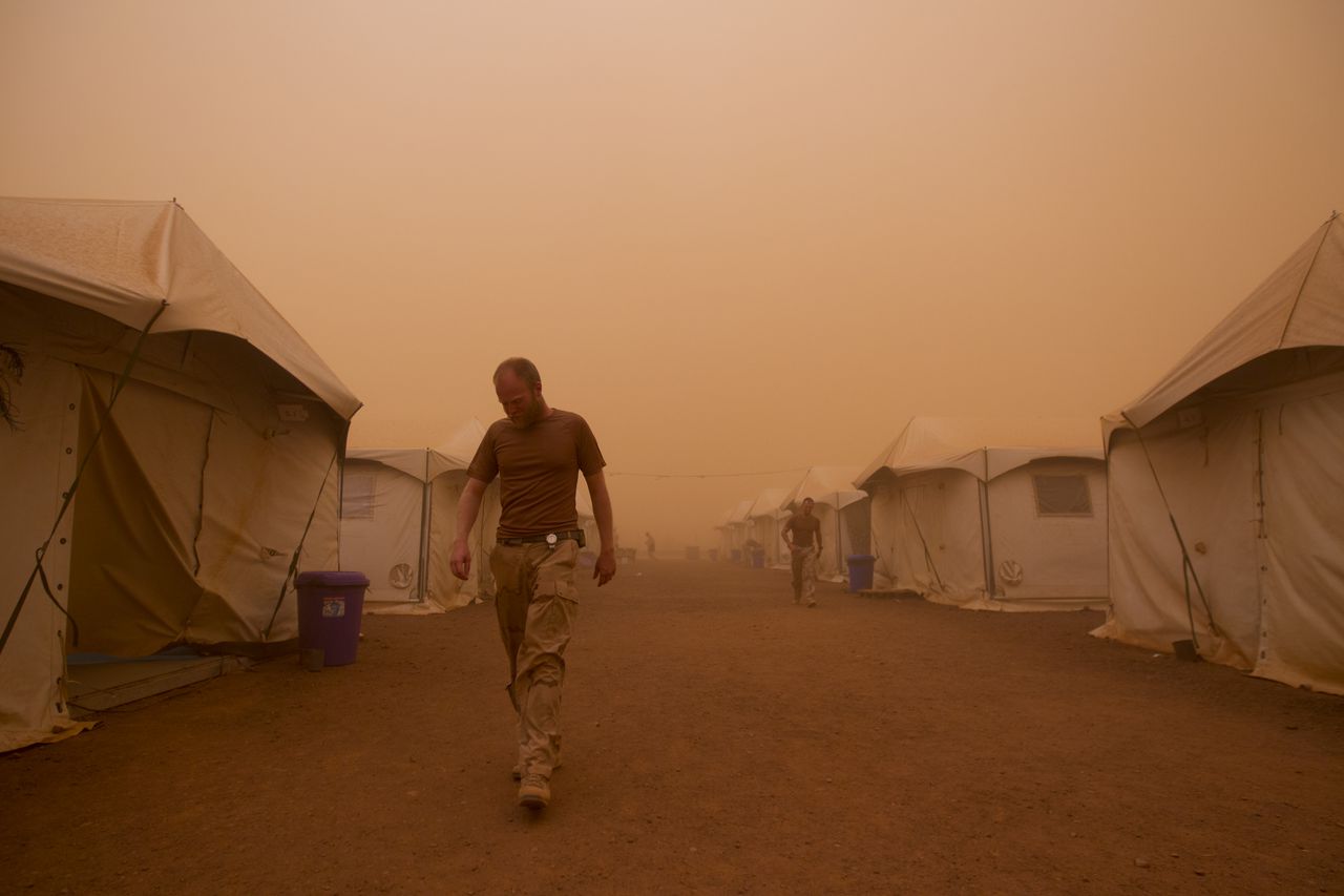 Een zandstorm in kamp Castor in Mali.