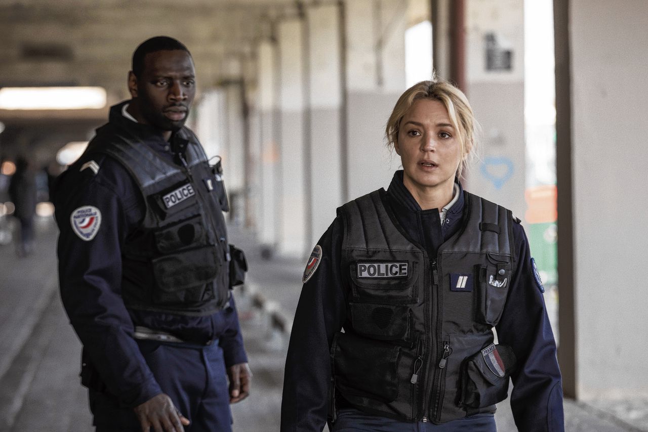 Prima acteurs houden geforceerd 'Police' overeind - NRC