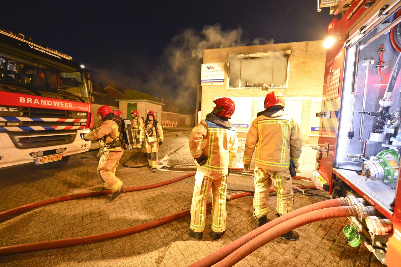 Een dode en 19 gewonden bij brand ziekenhuis Düsseldorf - NRC