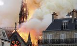 De kathedraal werd gerenoveerd. Volgens de brandweer staat de brand „mogelijk in verband met” de werkzaamheden aan het gebouw.