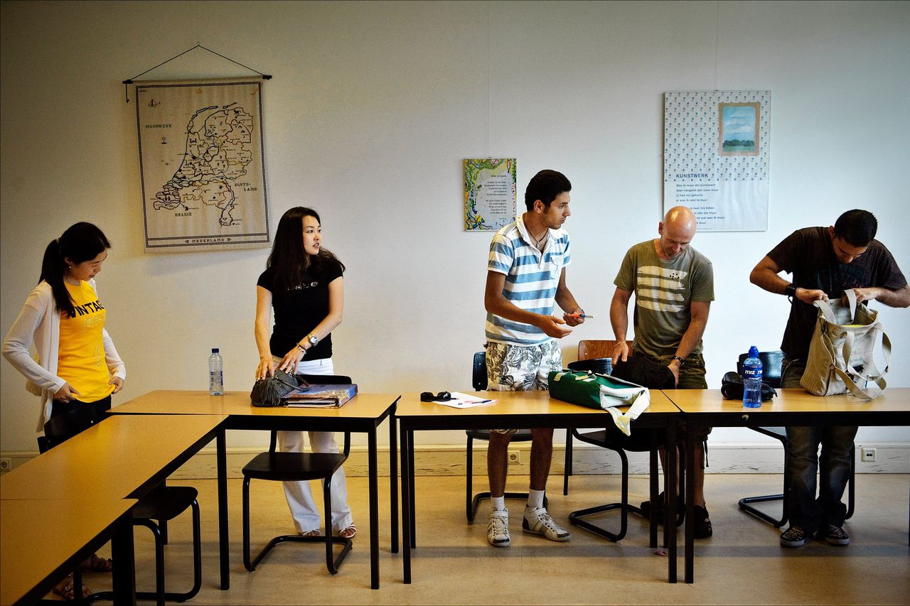 Buitenlandse studenten aan de ‘Summerschool’ van de Universiteit Utrecht. Nederland is snel populairder geworden onder internationale studenten.Foto Erik van 't Woud