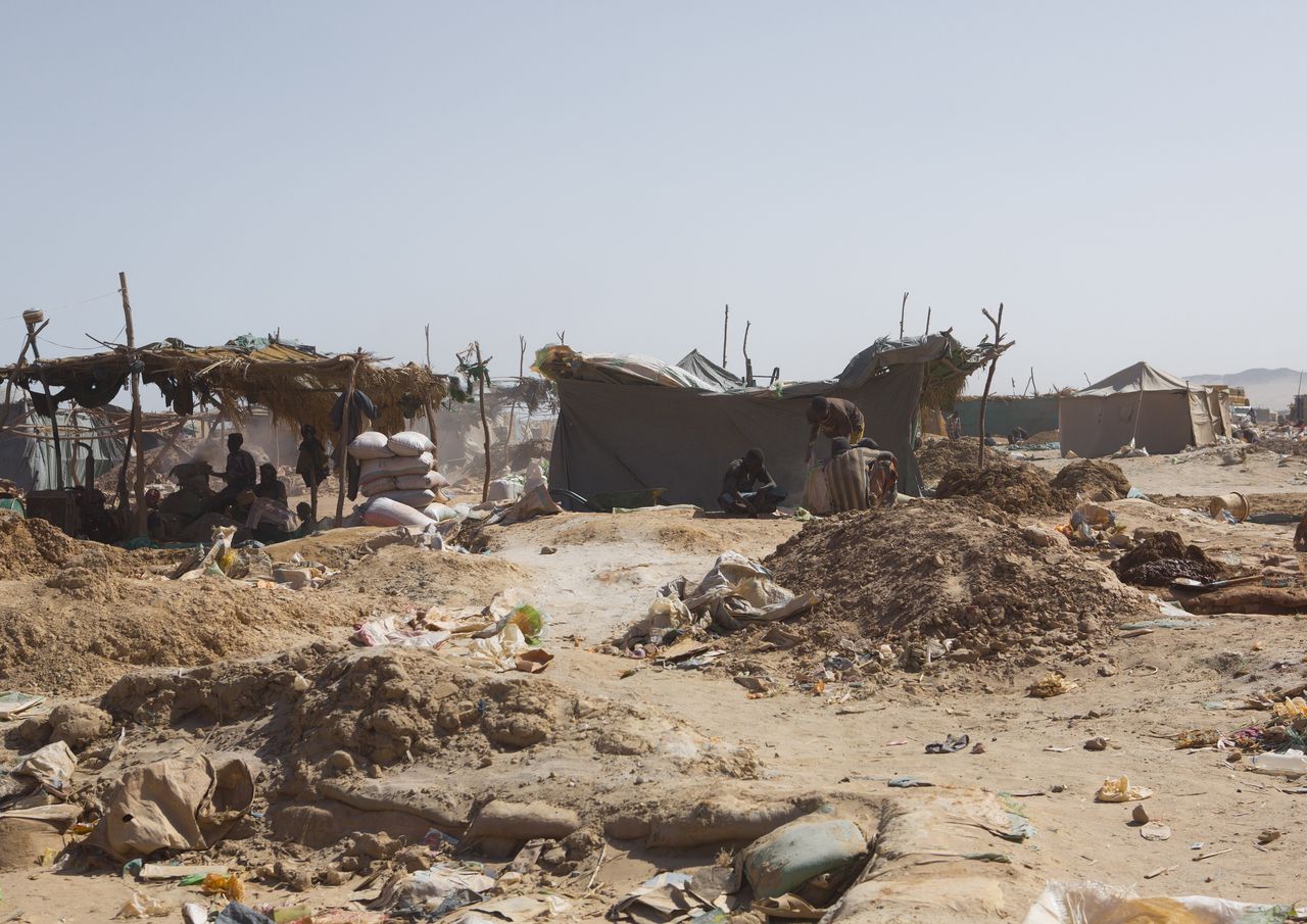 Dozens killed and wounded after airstrikes on Sudanese gold mine on the border with Egypt