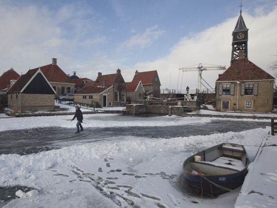 Laatste kans om te schaatsen: langs Kinderdijk en op de Keizersgracht - NRC