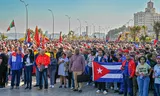 Los cubanos se manifiestan en La Habana el sábado para mostrar su apoyo al ex presidente venezolano Nicolás Maduro tras su captura por Estados Unidos. 