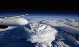 Veduta di un temporale estremamente intenso (supercella).  Il tempo è un tipo di rumore sopra le previsioni climatiche. 