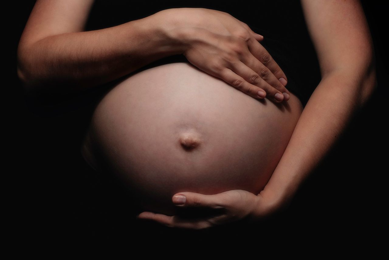 Sinds 1997 is het mogelijk om een embryo te plaatsen van de ene vrouw in de andere vrouw.