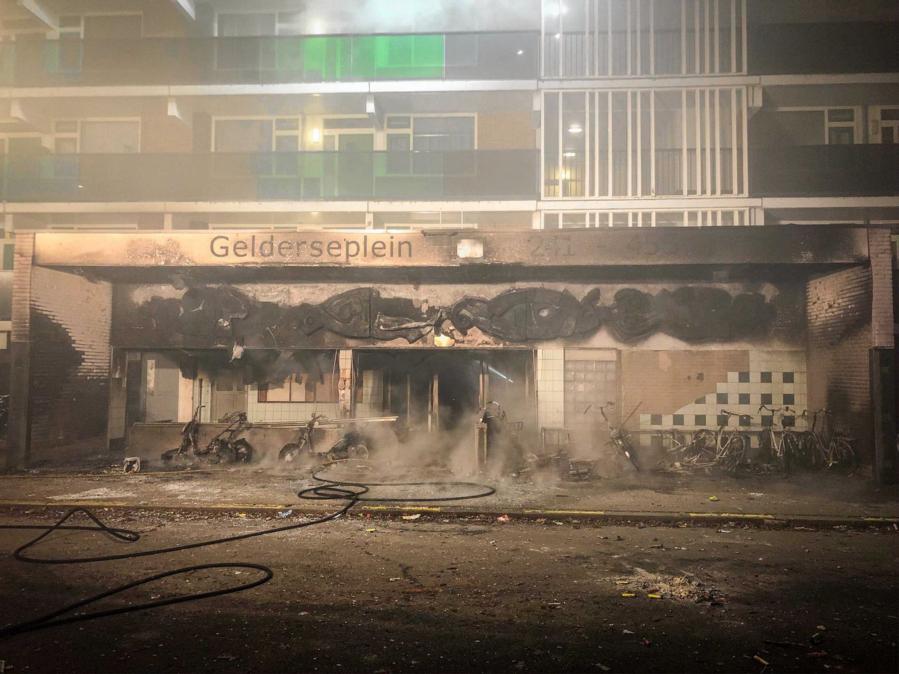 De flat aan het Gelderseplein in Arnhem waar op nieuwjaarsnacht de brand uitbrak.