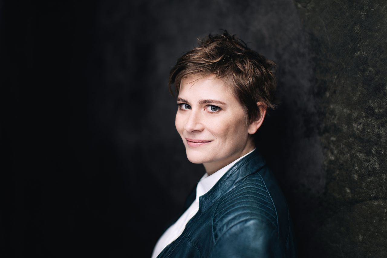 De Duitse Anja Bihlmaier zal minimaal acht weken per seizoen het Residentie Orkest dirigeren.