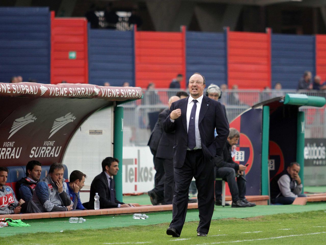 Rafael Benítez langs de lijn bij Napoli, waar hij nu nog hoofdtrainer is.