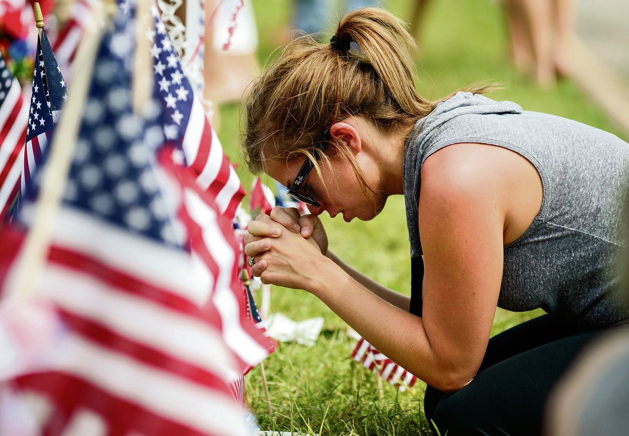 Op 16 juli vielen vier doden bij een massale schietpartij bij een marinebasis in Chattanooga, Tennessee.