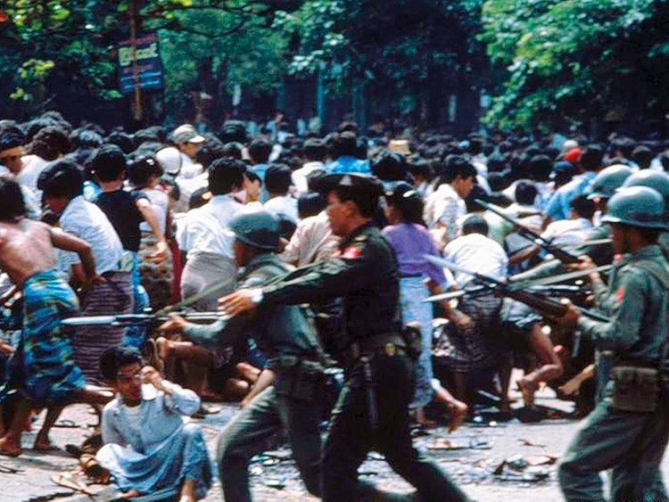 Ongeregeldheden in Rangoon in 1988.
