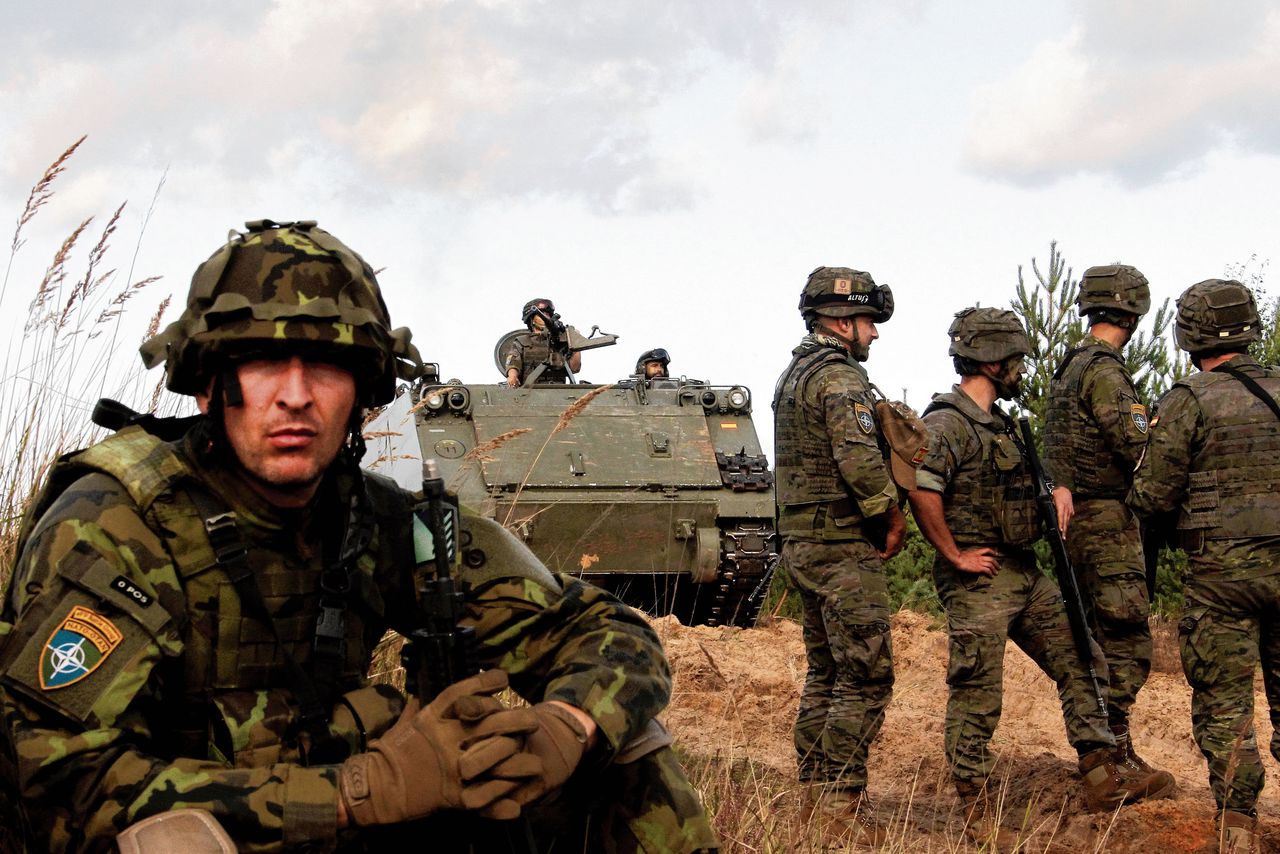 Een NAVO-oefening in Letland. Rutte zei donderdag dat hij „eerlijk gezegd alleen maar veel begrip” kan opbrengen voor het veelgehoorde verwijt dat de EU-landen te weinig bijdragen aan de NAVO.