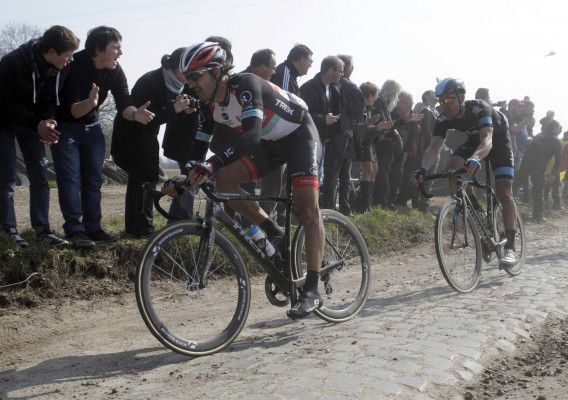 Fabian Cancellara over de kasseien van Parijs-Roubaix.