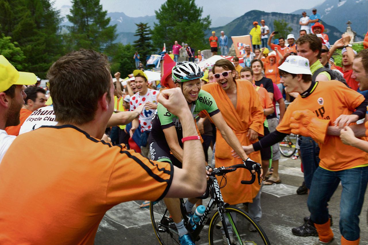 De Belgische renner Sep Vanmarcke (Belkin) passeert ‘de Nederlandse bocht zeven’ op weg naar Alpe d’Huez.