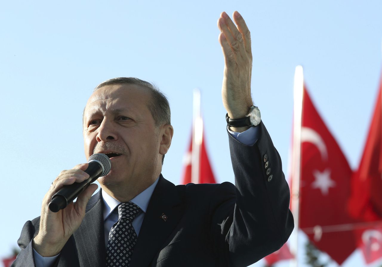 Ruim achtduizend Turkse ambtenaren ontslagen 