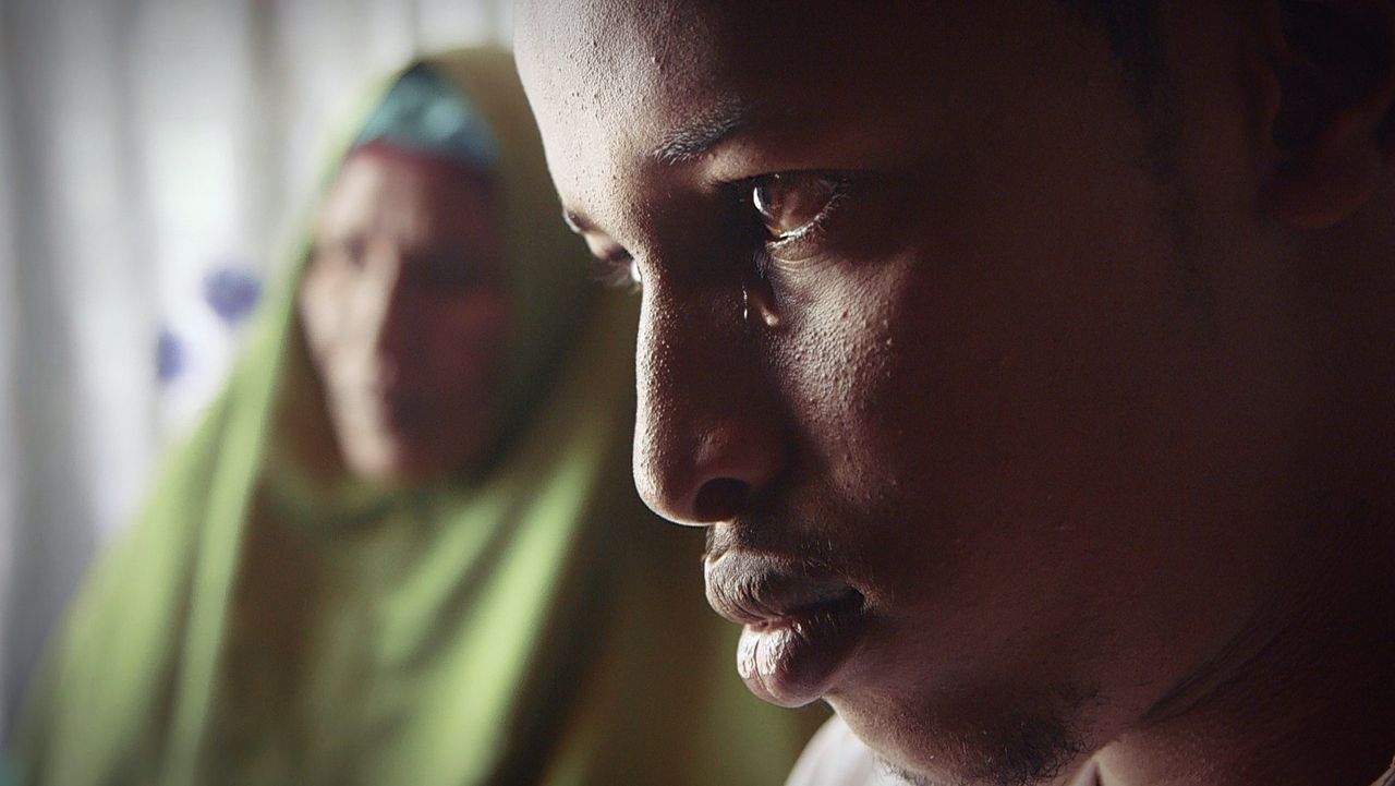 Broer en moeder van de gedode vluchteling Aamina (22), in Somaliland